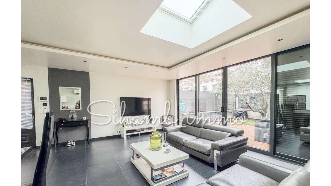 AV local d'activités 150m² proche bords de Marne