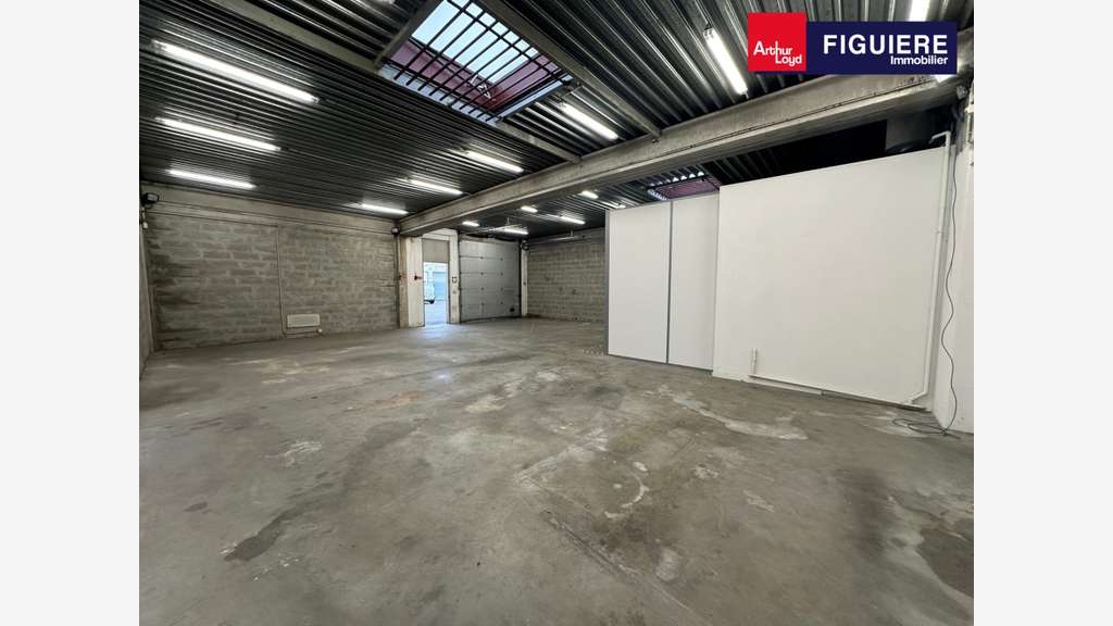Local mixte 264m² pôle d'activité d'Aix D9 / A31
