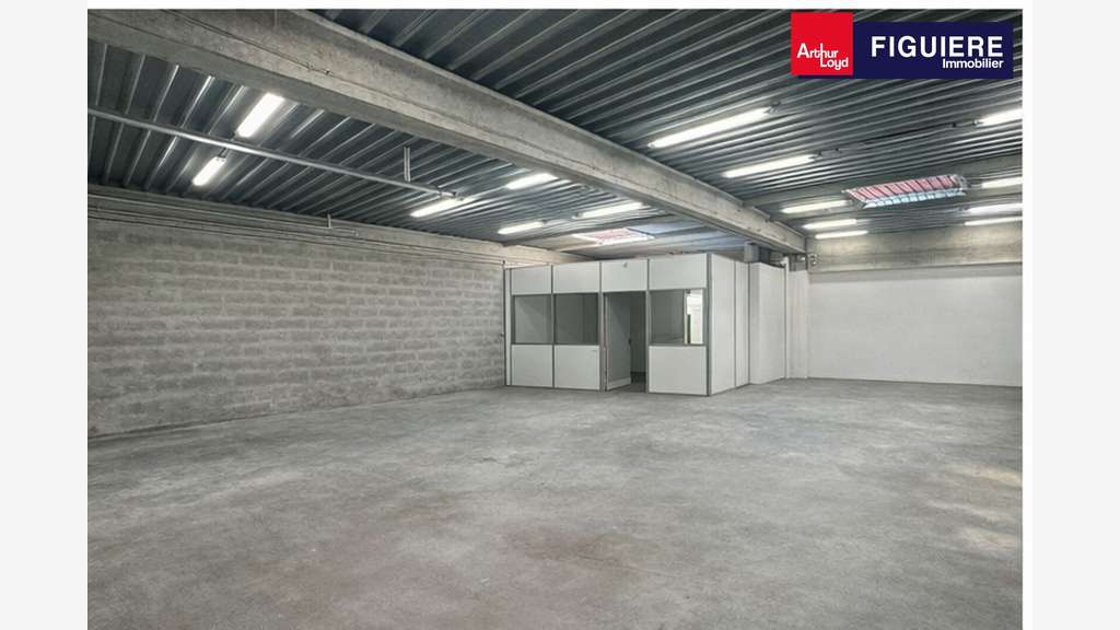 Local mixte 264m² pôle d'activité d'Aix D9 / A31