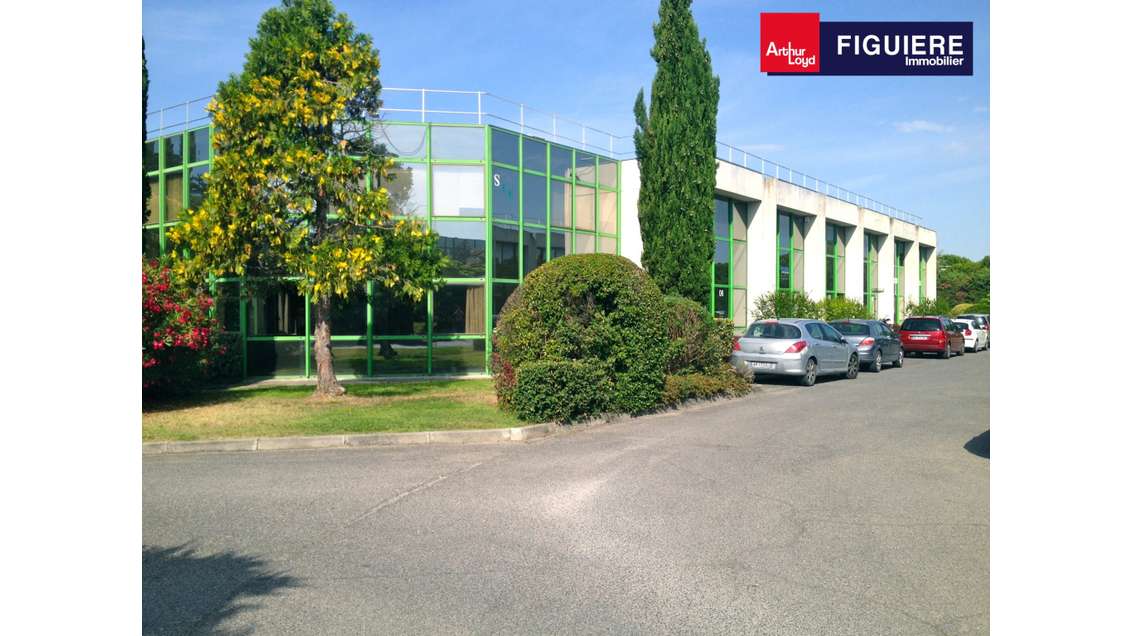 Local mixte 264m² pôle d'activité d'Aix D9 / A31
