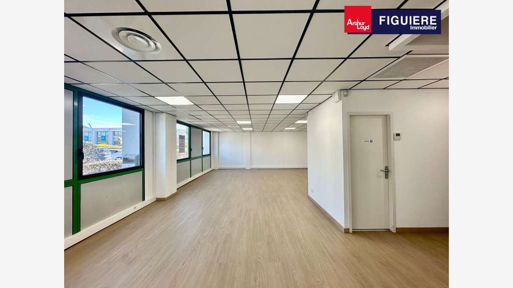 Local mixte 264m² pôle d'activité d'Aix D9 / A31