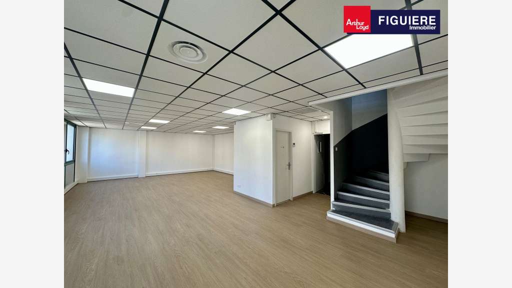 Local mixte 264m² pôle d'activité d'Aix D9 / A31