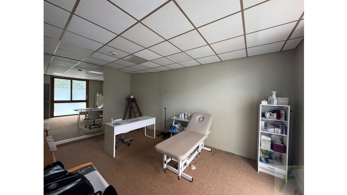 A vendre murs professionnels loués à Aix les Bains