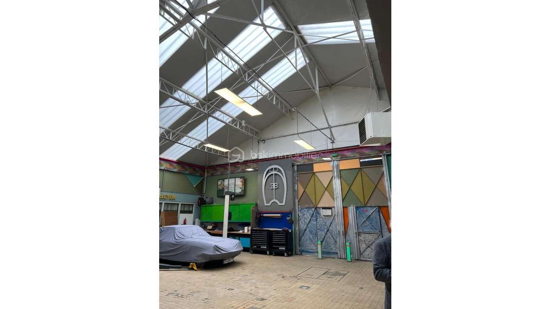 Cède bail local de 450m² + mezzanine à Alfortville