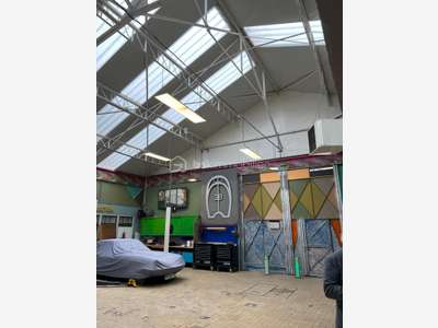 Cède bail local de 450m² + mezzanine à Alfortville