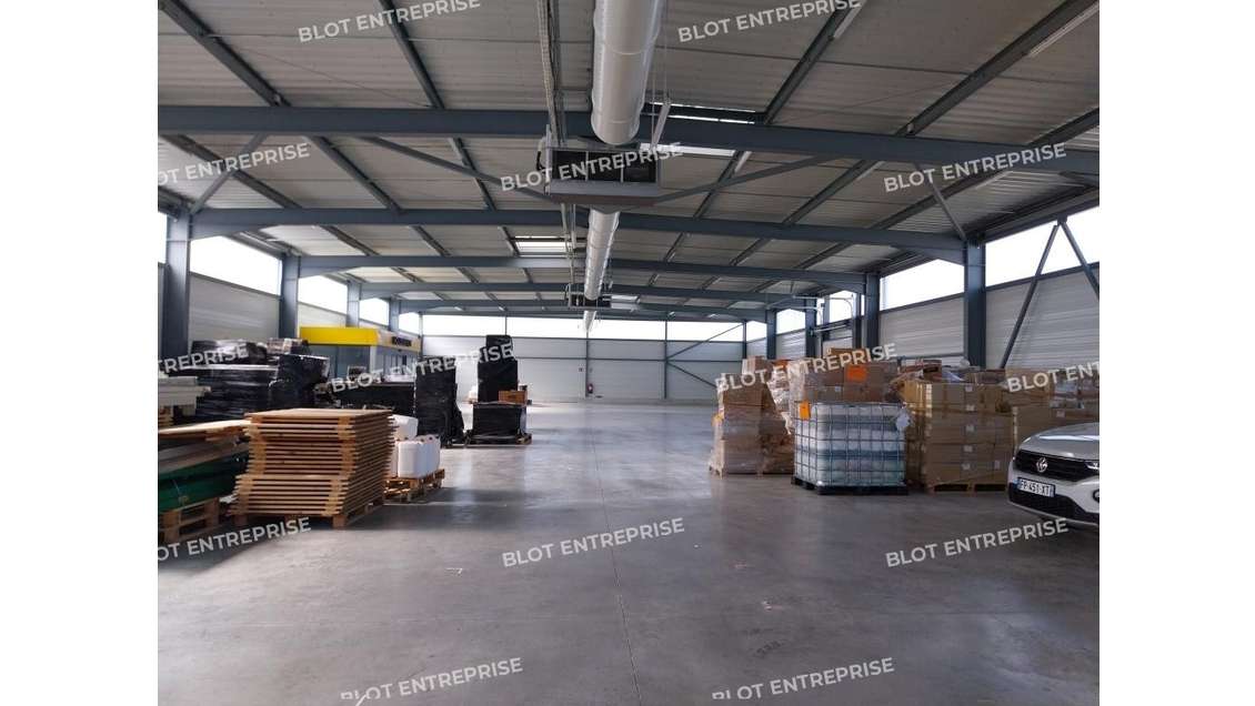 A vendre bâtiment d'activités de 915m² à Allaire