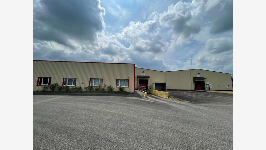 AV ensemble industriel 6653m²  sur 4ha à Ambrières