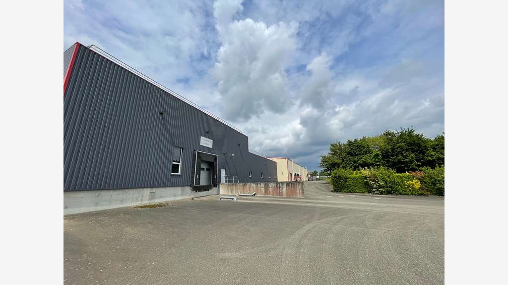 AV ensemble industriel 6653m²  sur 4ha à Ambrières