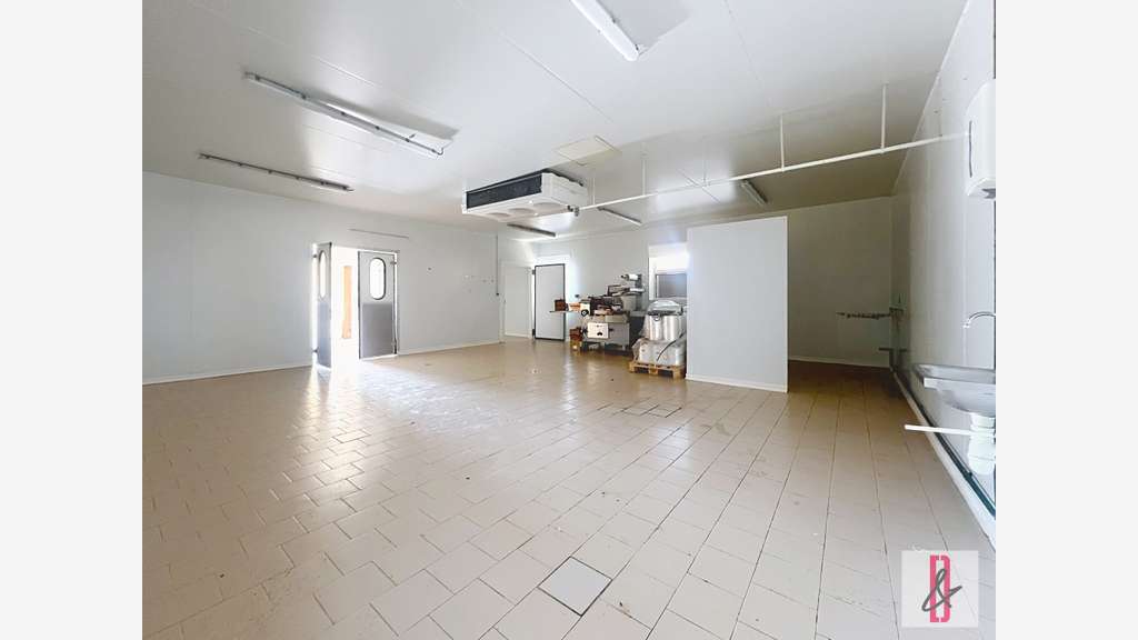 Vente local d'activité 211m² ZA la touche d'Anai