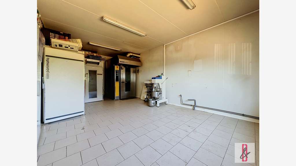 Vente local d'activité 211m² ZA la touche d'Anai