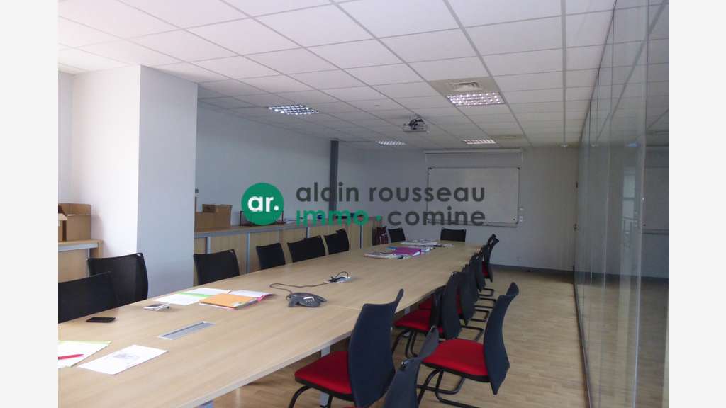 A vendre locaux multi-usages 6000m² sur Angers A11