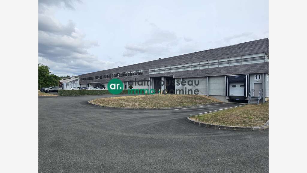A vendre locaux multi-usages 6000m² sur Angers A11