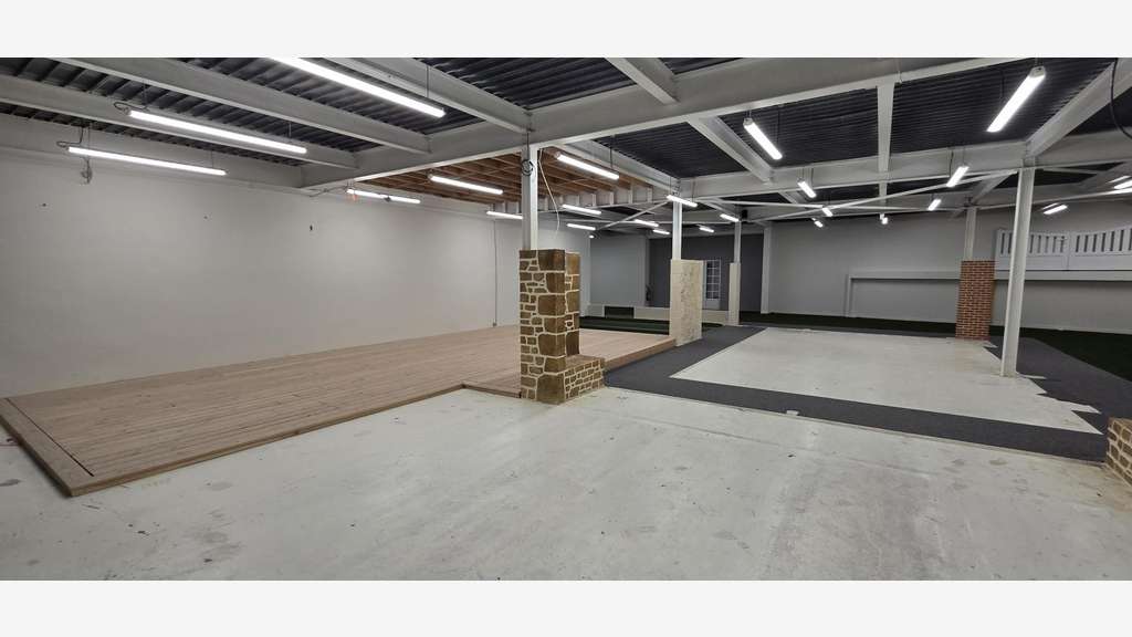 Local d'activité 1600m² à vendre à Angers