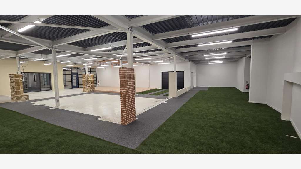 Local d'activité 1600m² à vendre à Angers