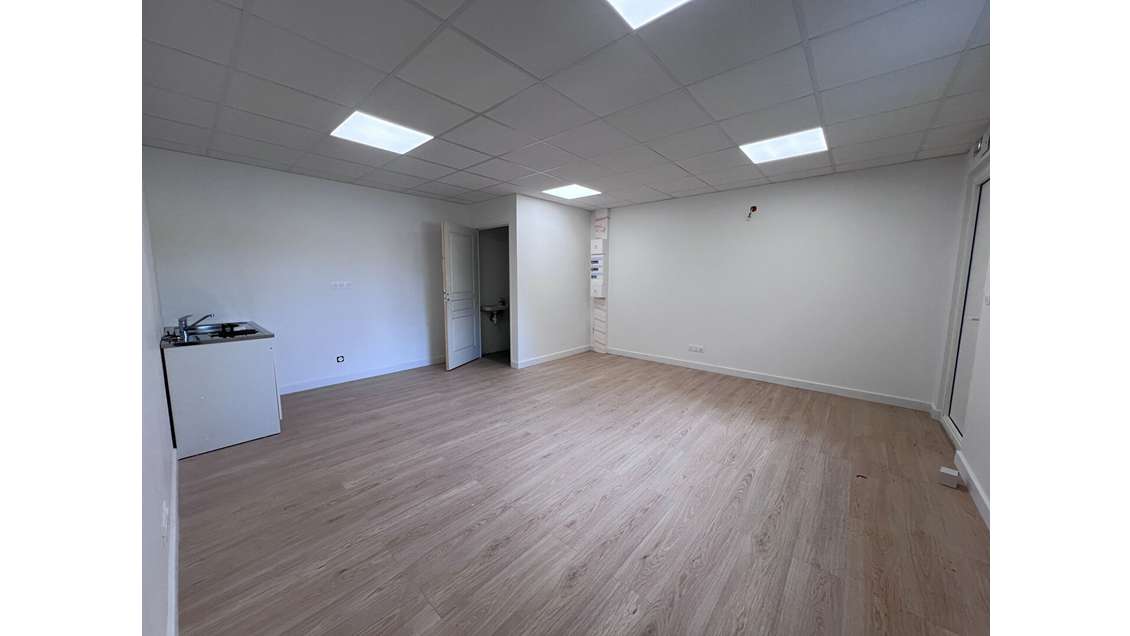 Vente bâtiment neuf aménagé 188m² à Angers sud