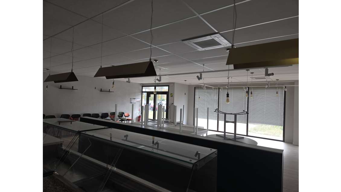 Local commercial murs commerciaux rue des proche p