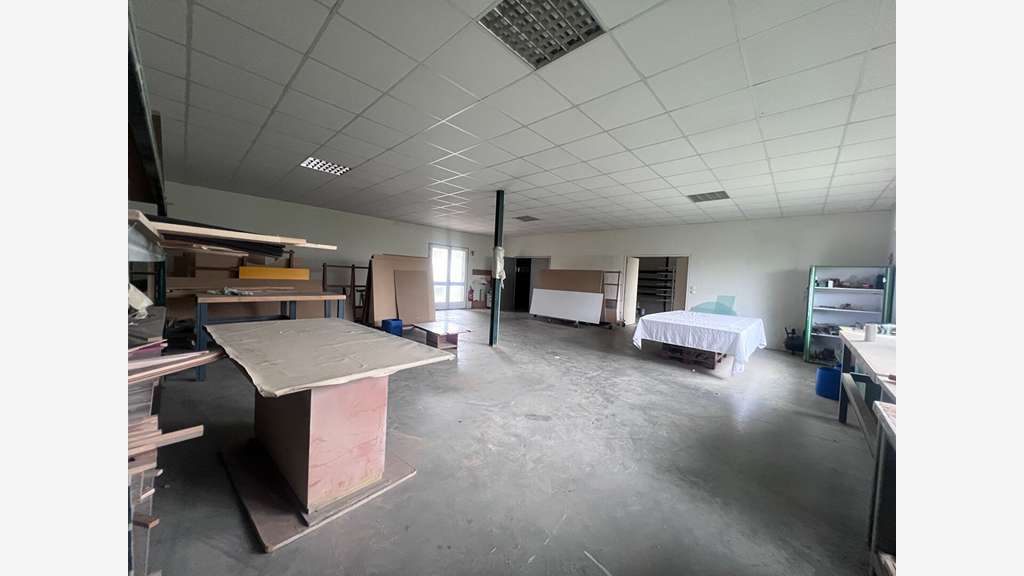 Vente bâtiment d'activité 385m² à Angers Est