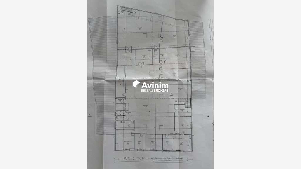 Local d'activité 2100m² bld 1ère couronne Angers