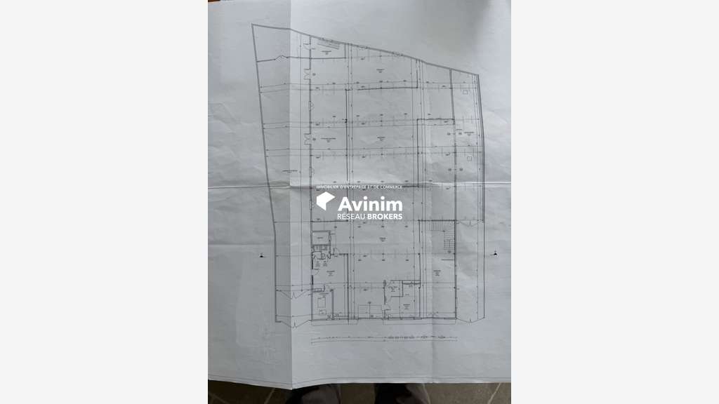 Local d'activité 2100m² bld 1ère couronne Angers