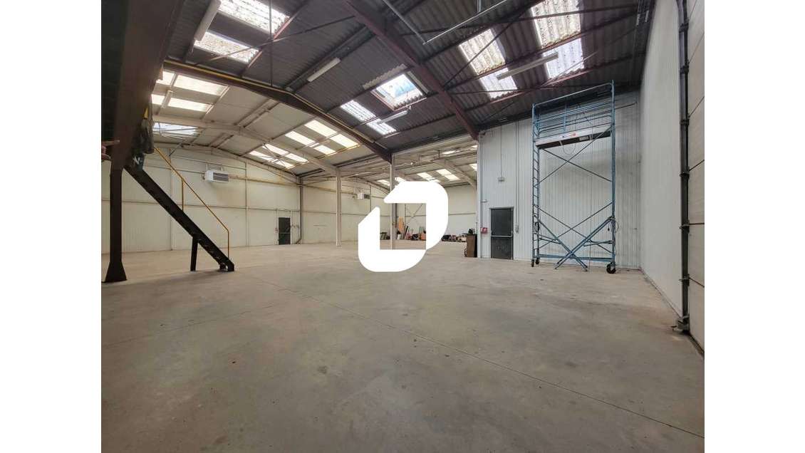 Vente Local d'activité 655m² Angerville
