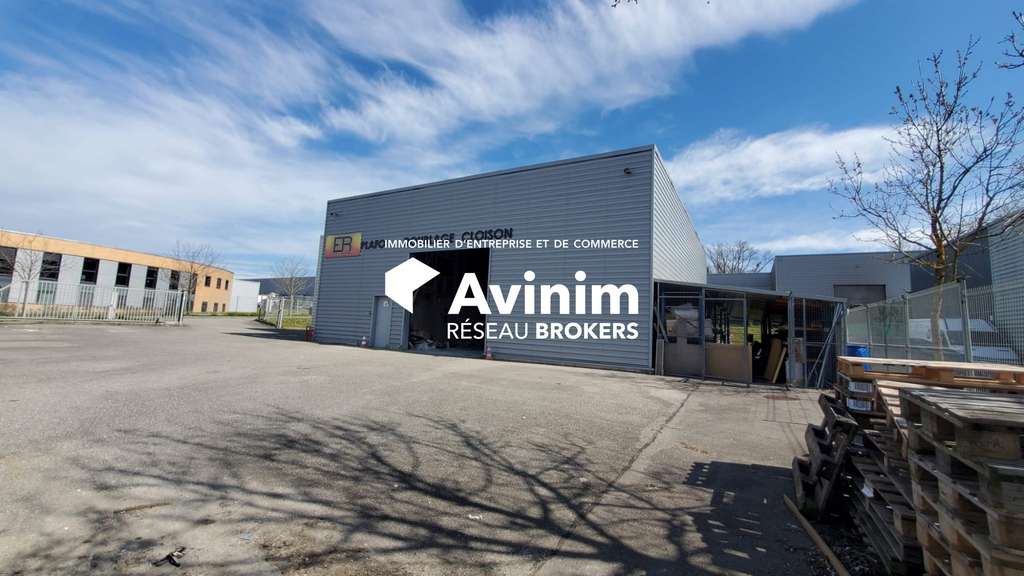 Bâtiment indépendant 432m² à vendre à Pringy