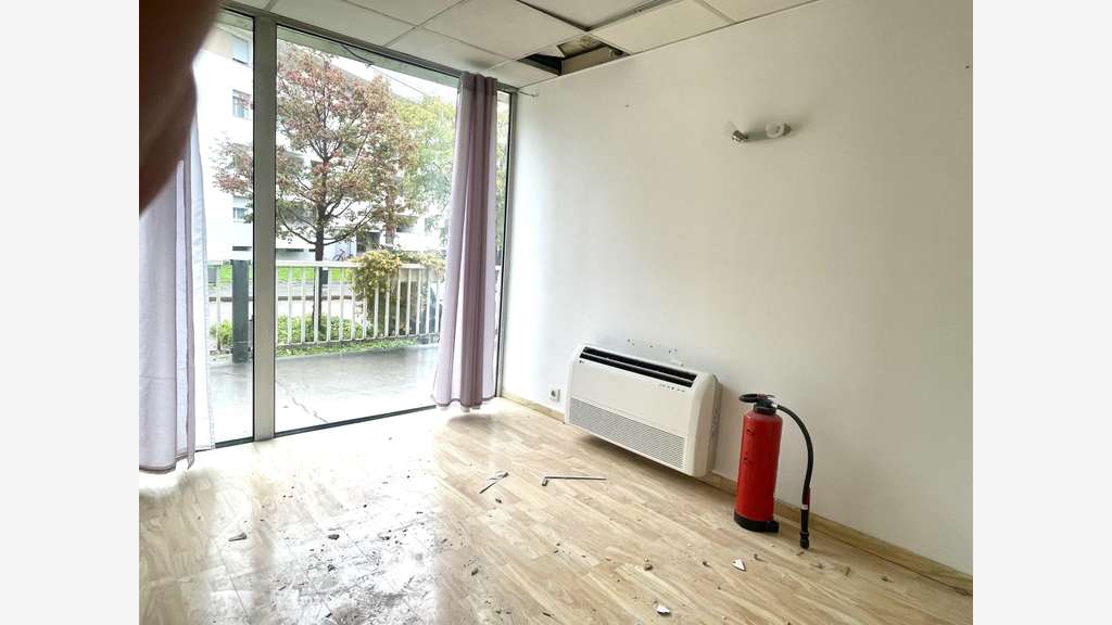 Vente murs commerciaux de 77m² à Meythet centre