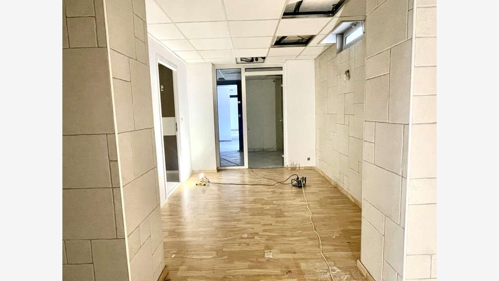 Vente murs commerciaux de 77m² à Meythet centre
