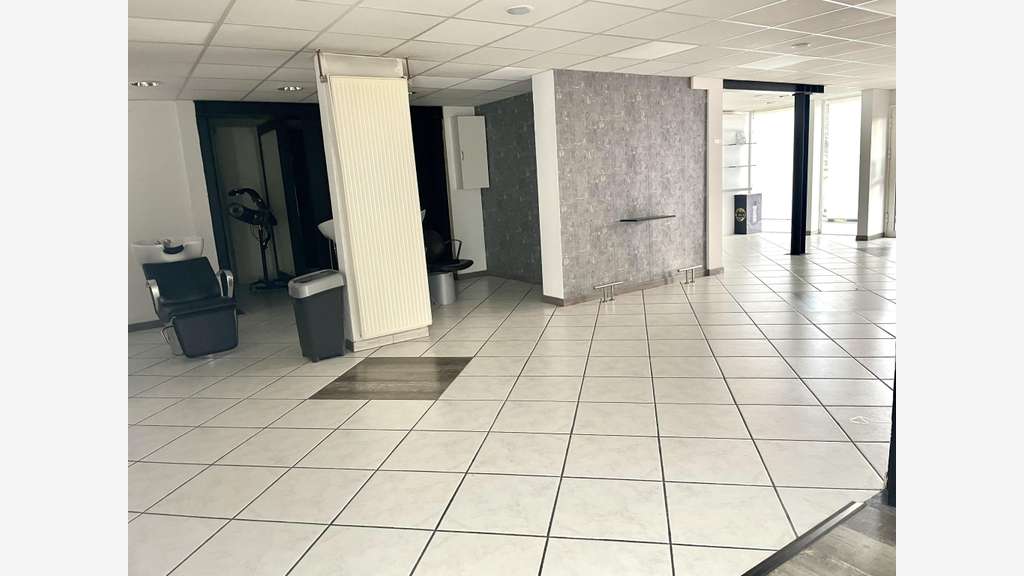 Vente murs commerciaux de 77m² à Meythet centre