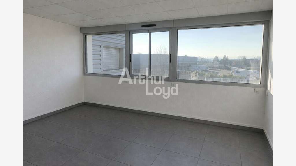 Local d'activité sécurisé 430m² à vendre Annecy