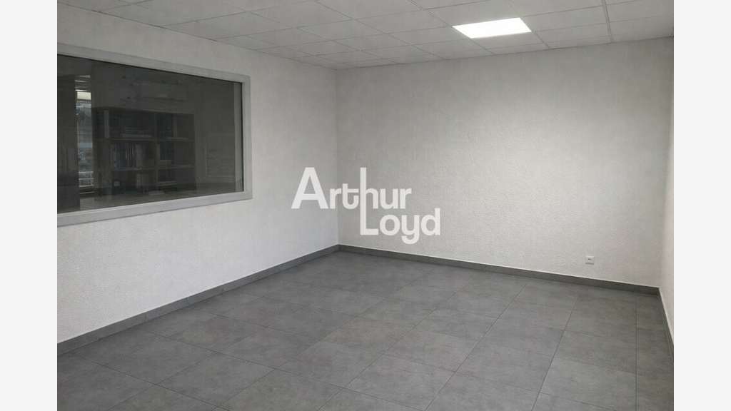 Local d'activité sécurisé 430m² à vendre Annecy