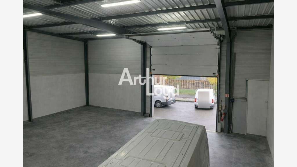 Local d'activité sécurisé 430m² à vendre Annecy