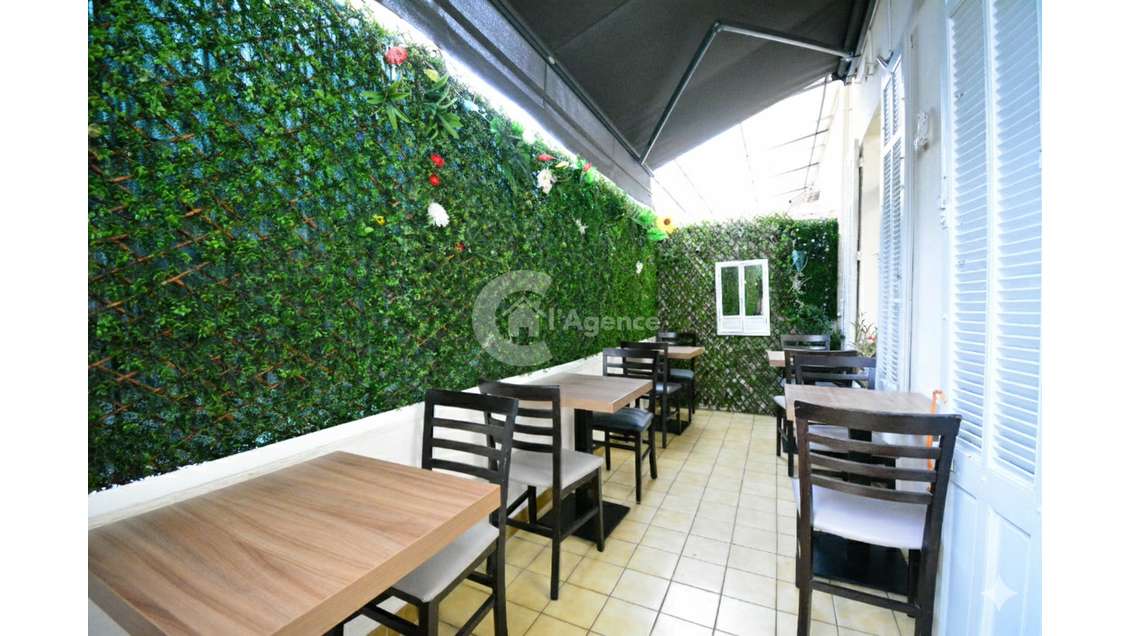 AV murs commerciaux 95m² Antibes empl premium