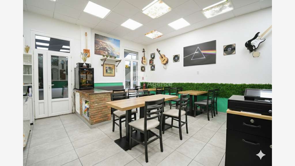 AV murs commerciaux 95m² Antibes empl premium