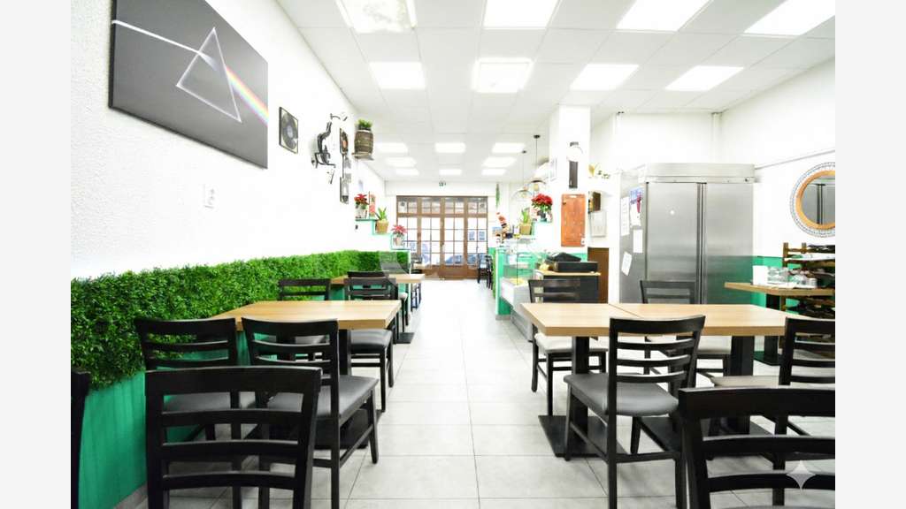 AV murs commerciaux 95m² Antibes empl premium