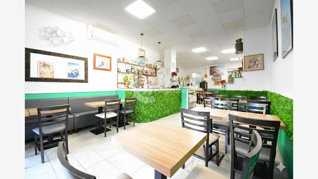 AV murs commerciaux 95m² Antibes empl premium