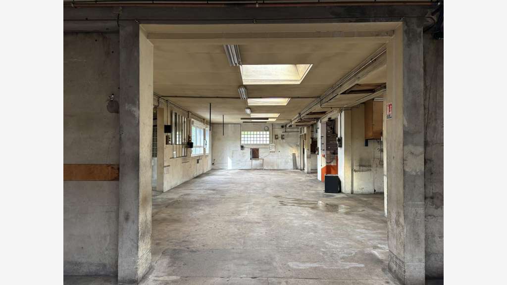 Vente local Industriel 439m² sur 1310m² à Arbent
