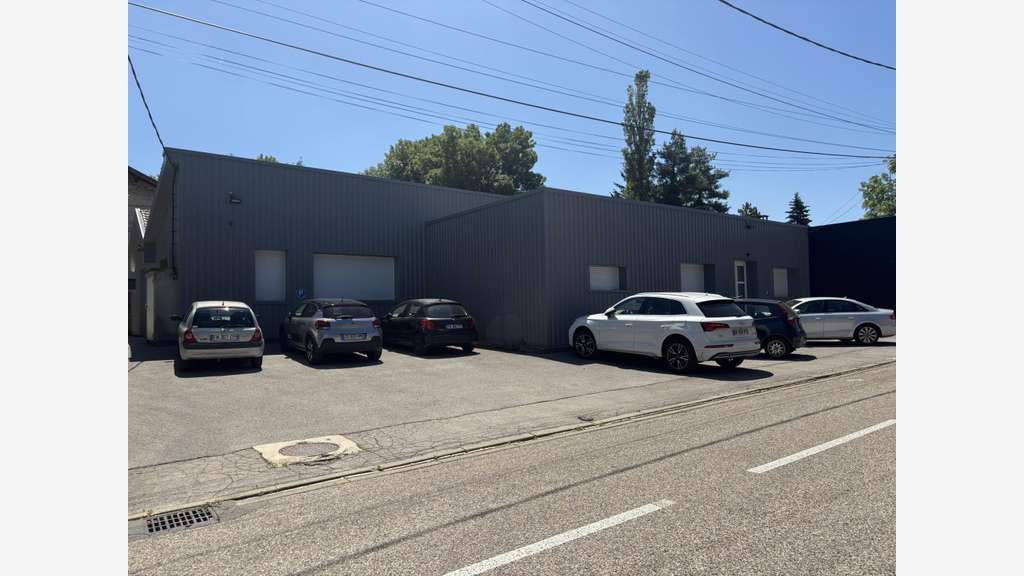Vente local Industriel 439m² sur 1310m² à Arbent