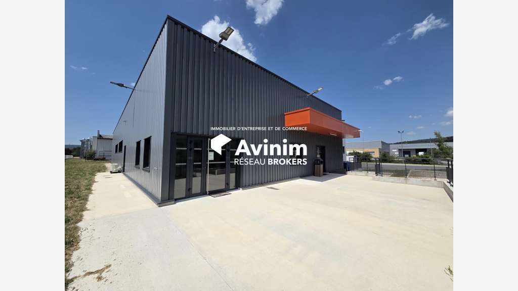 A vendre bâtiment industriel de 1146m² à Arbent