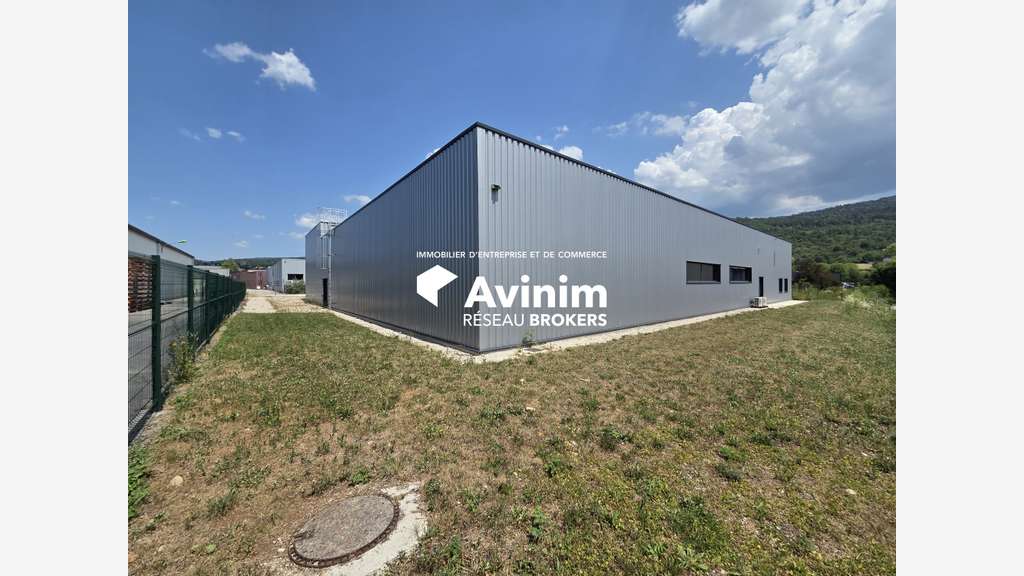 A vendre bâtiment industriel de 1146m² à Arbent