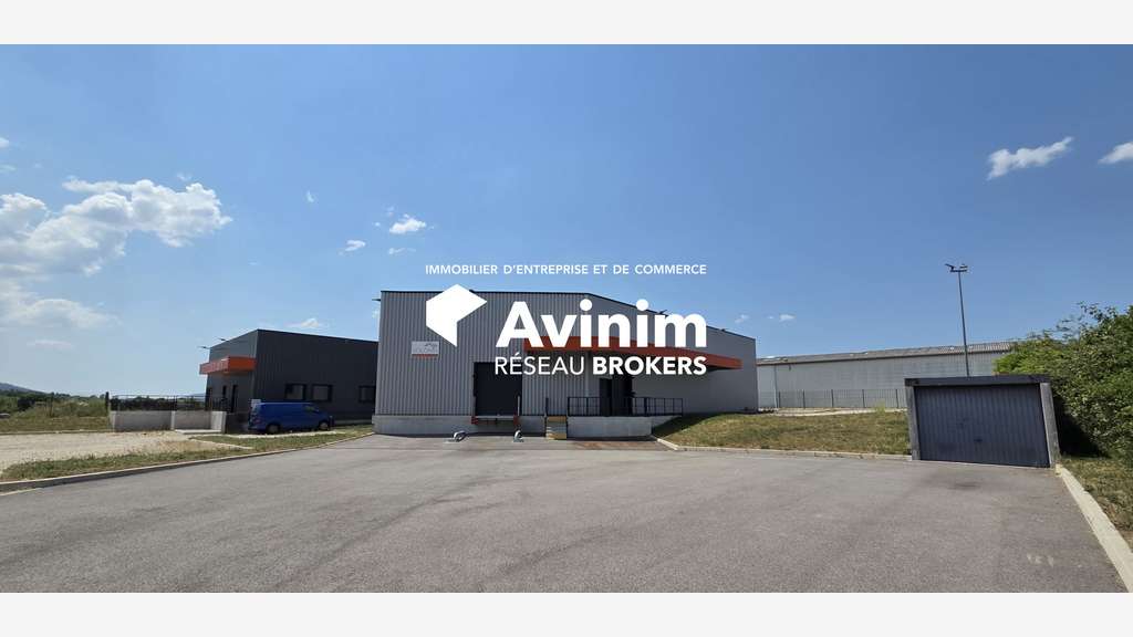 A vendre bâtiment industriel de 1146m² à Arbent