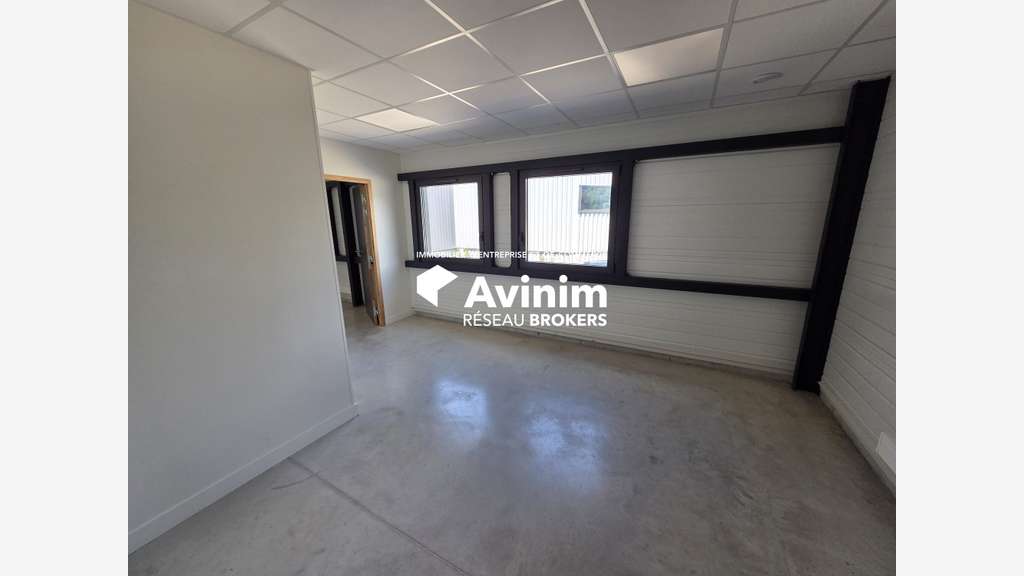 A vendre bâtiment industriel de 1146m² à Arbent