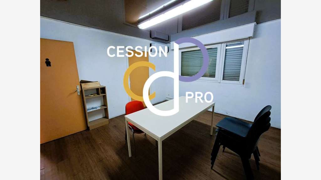 Vente entrepôt 686m² accès PL exceptionnel à Arles