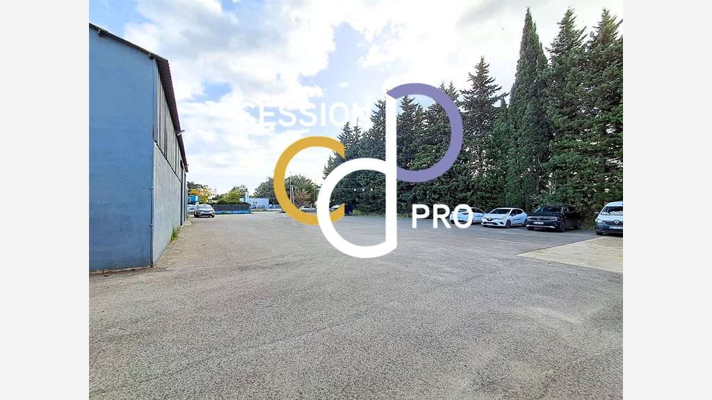 Vente entrepôt 686m² accès PL exceptionnel à Arles