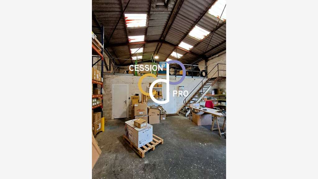 Vente entrepôt 686m² accès PL exceptionnel à Arles