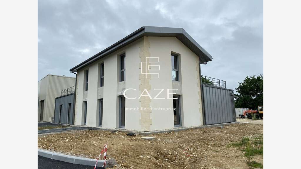 Local 234m² à vendre en R+1 Artigues proche N89