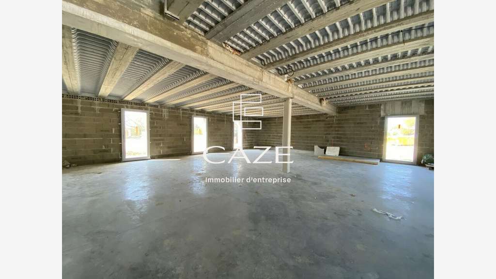 Local 234m² à vendre en R+1 Artigues proche N89