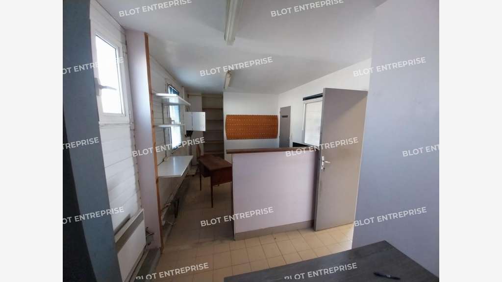 A vendre / à louer local d'activités 3502m² Arzal
