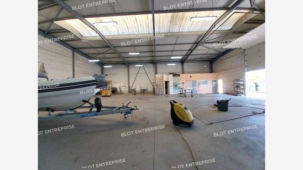 A vendre / à louer local d'activités 3502m² Arzal