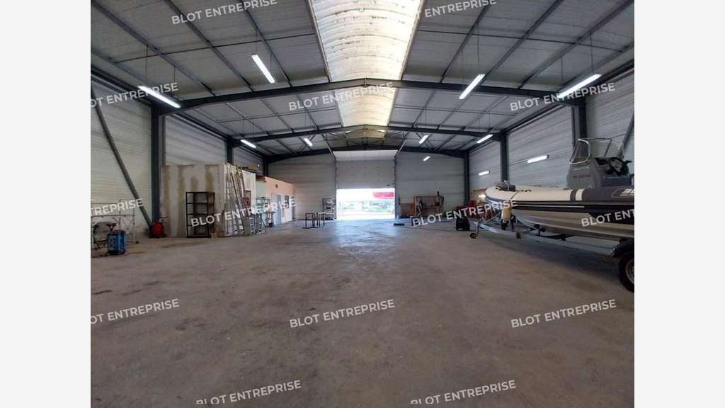 A vendre / à louer local d'activités 3502m² Arzal