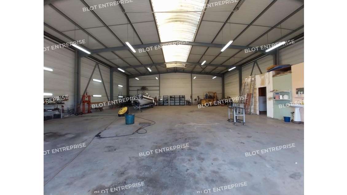 A vendre / à louer local d'activités 3502m² Arzal